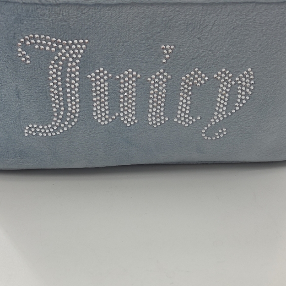 Juicy Couture Light Blue Velvet Cosmetic Case - Picture 2 of 16